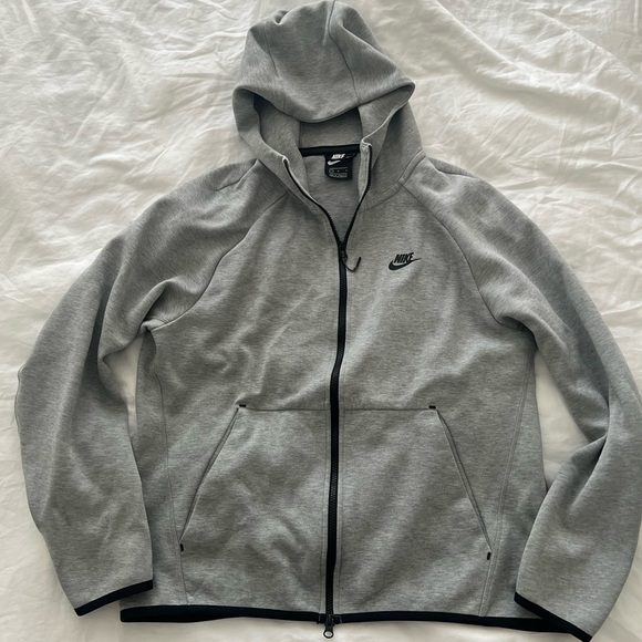 Nike Tech Fleece Zip Up Hoodie - Picture 1 of 4